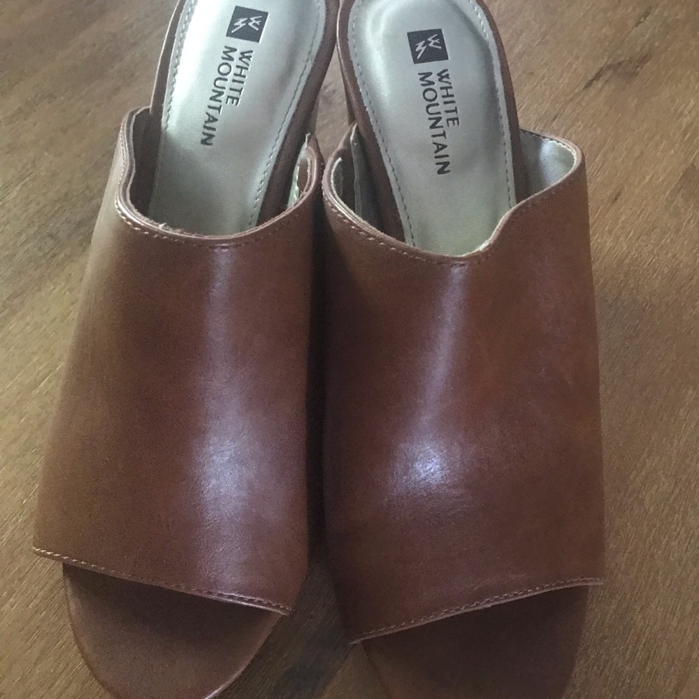 White Mountain leather heels